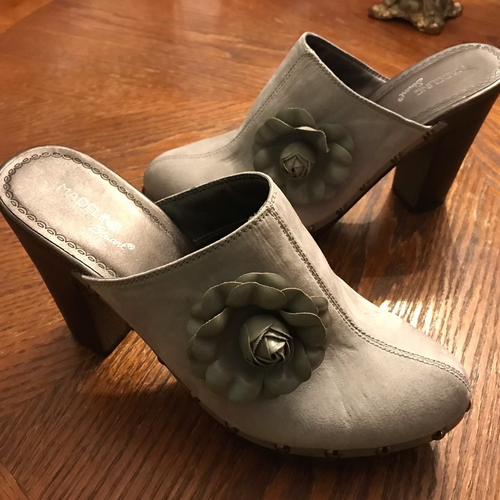 Beautiful Gray Suede Bursting Flower Slip Ons!